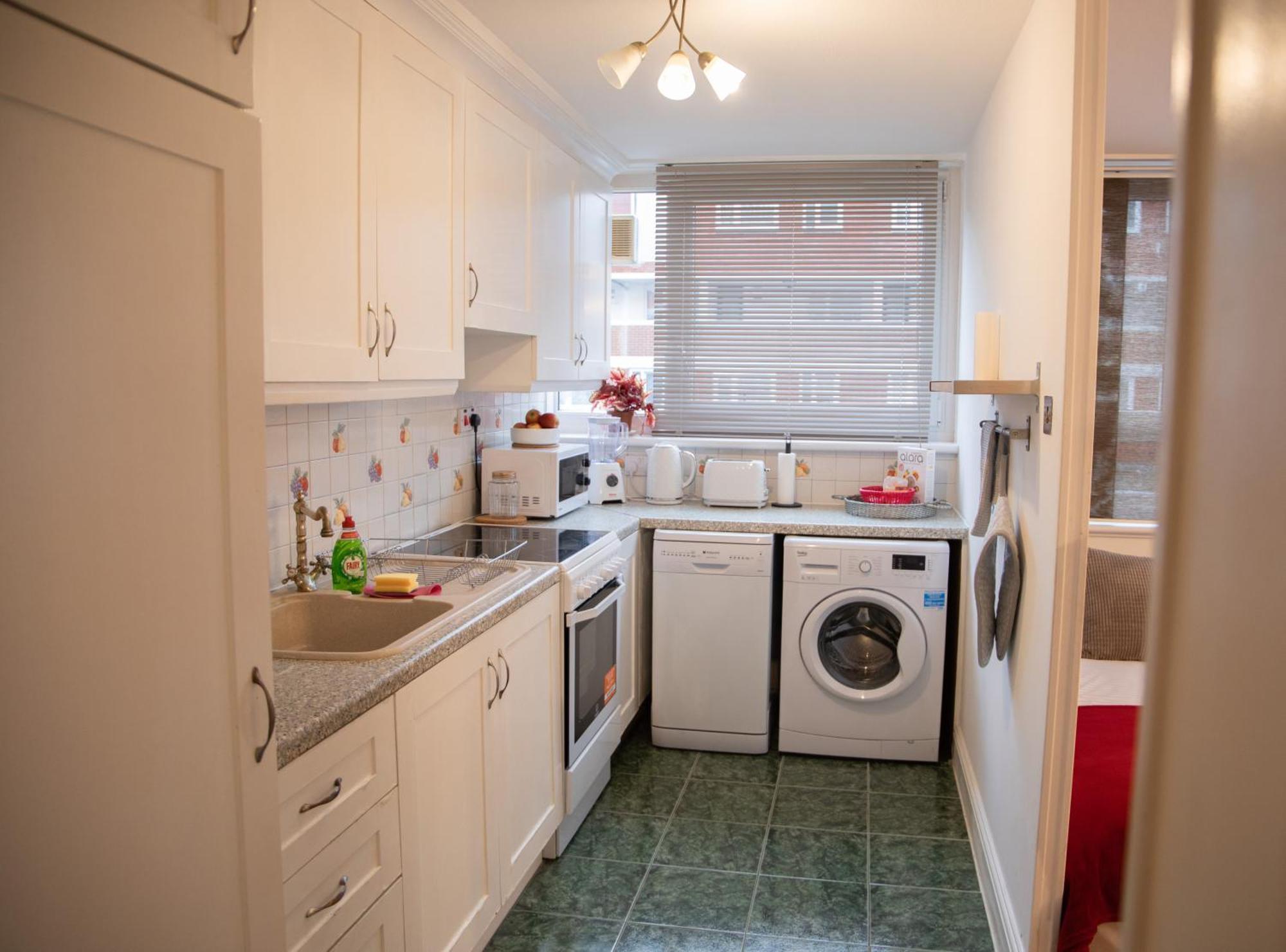 Bright And Spacious One Bedroom Apparment, Free Parking Лондон Екстер'єр фото