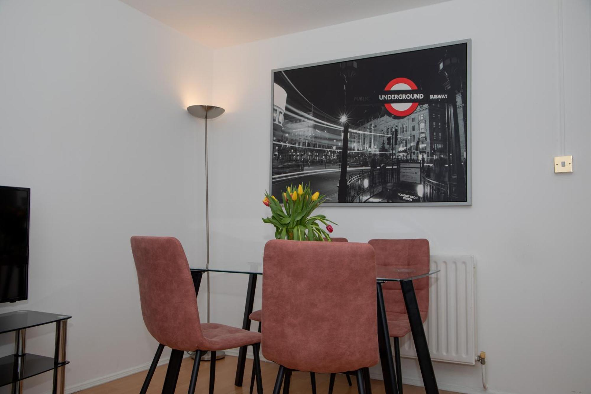 Bright And Spacious One Bedroom Apparment, Free Parking Лондон Екстер'єр фото